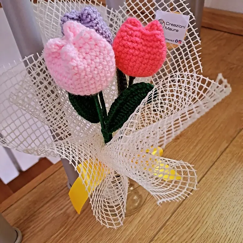 Mazzo di tulipani all'uncinetto